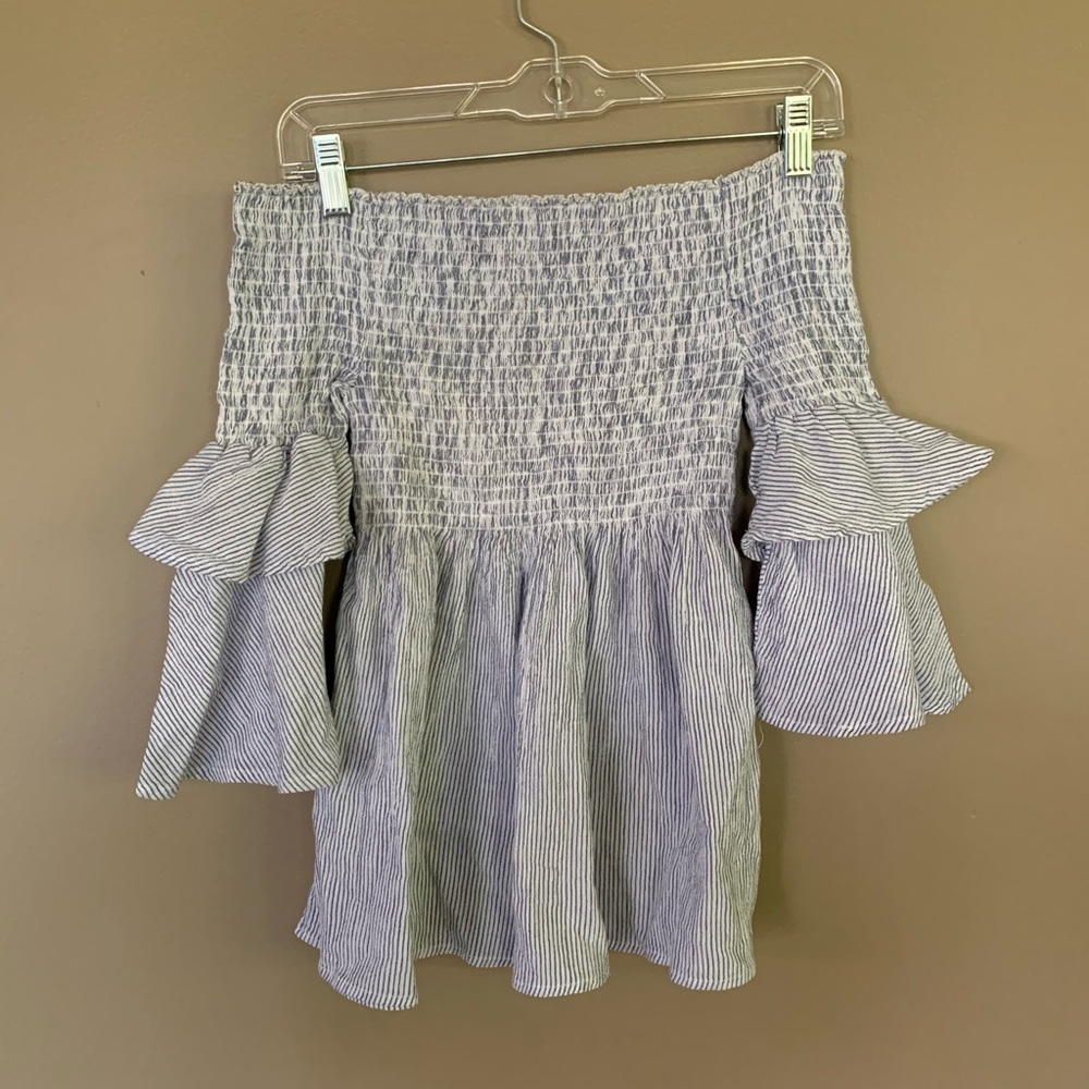 CI SONO off the shoulder blouse size large